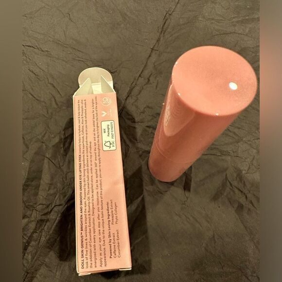DOLL SKIN GENIUS™ BRIGHTEN & SMOOTH UNDER EYE LIFTING STICK 0.35 oz - Picture 4 of 5
